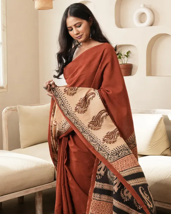 Rust_Orange_Cotton_Paisley_Print_Mulmul_Saree_For_Women